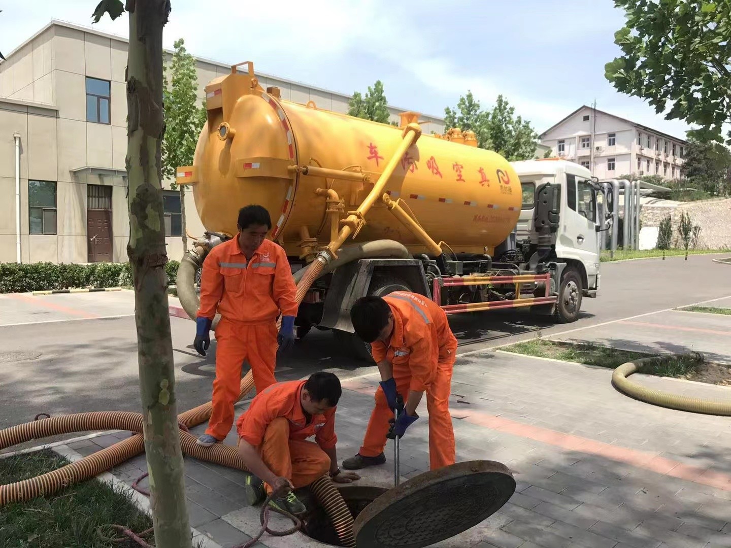新昌化粪池清理与5-8吨吸粪车施工效率分析
